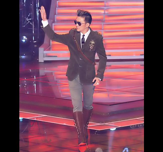 Hình ảnh sành điệu của “ông hoàng nhạc Việt” tại The Voice.